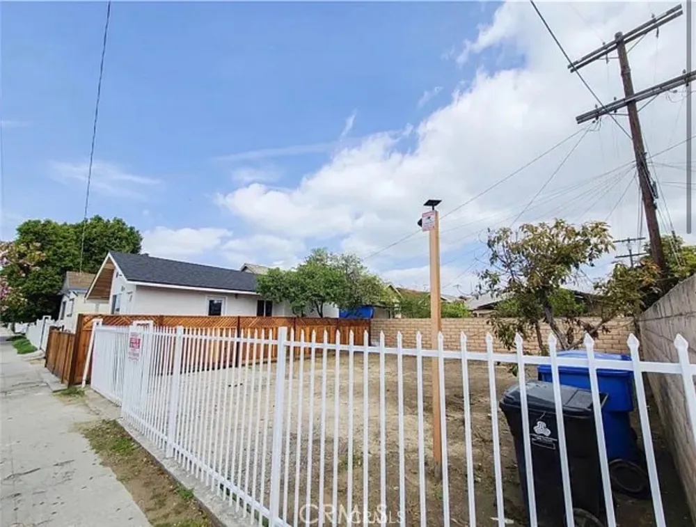 4312 Ascot Los Angeles, CA 90011