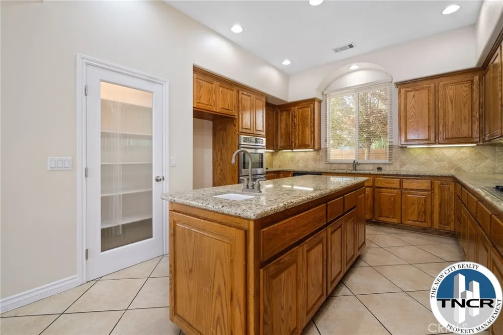 17998 Vista Point Victorville, CA 92395
