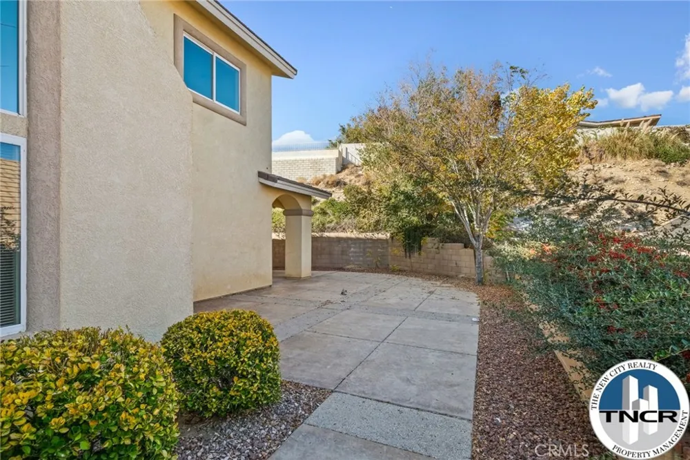 17998 Vista Point Victorville, CA 92395