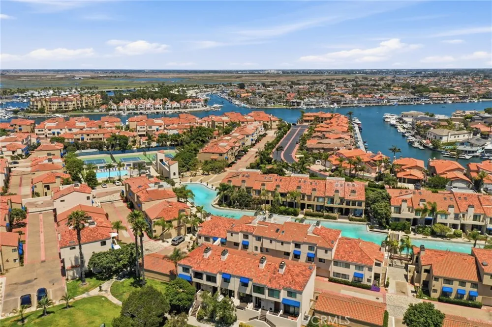 16506 Bordeaux Huntington Beach, CA 92649