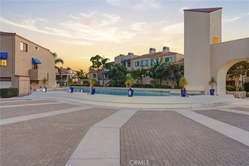 16506 Bordeaux Huntington Beach, CA 92649