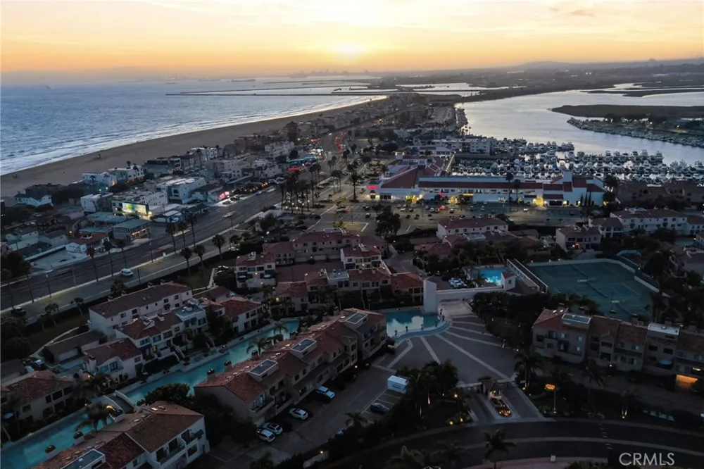 16506 Bordeaux Huntington Beach, CA 92649
