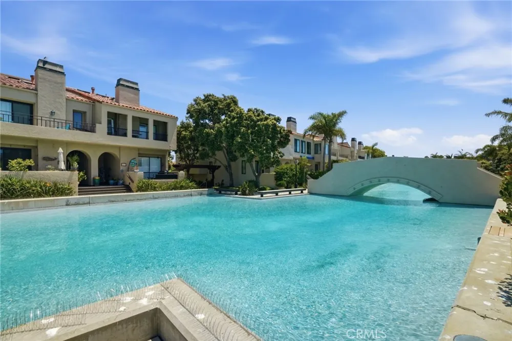 16506 Bordeaux Huntington Beach, CA 92649