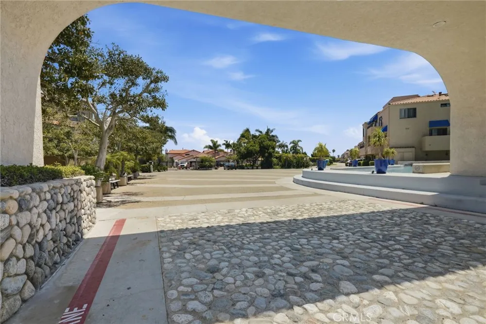 16506 Bordeaux Huntington Beach, CA 92649