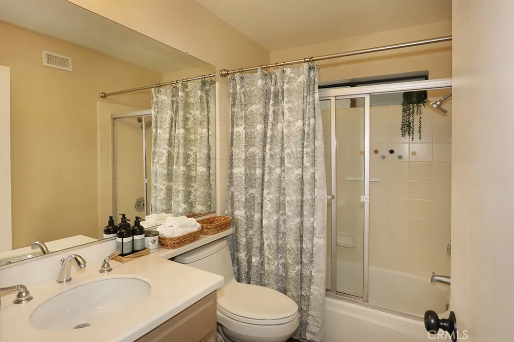5846 E Creekside #31 Orange, CA 92869