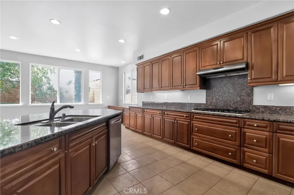 42437 71st W Lancaster, CA 93536
