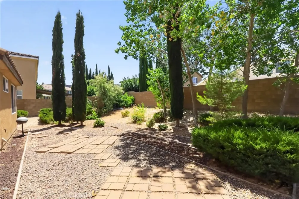 42437 71st W Lancaster, CA 93536