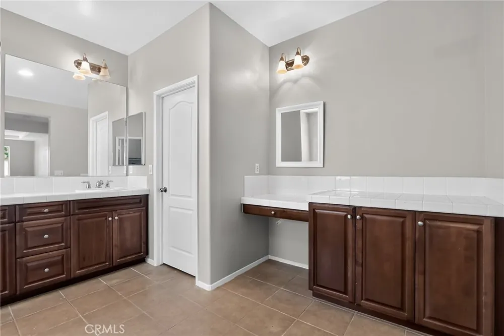 42437 71st W Lancaster, CA 93536