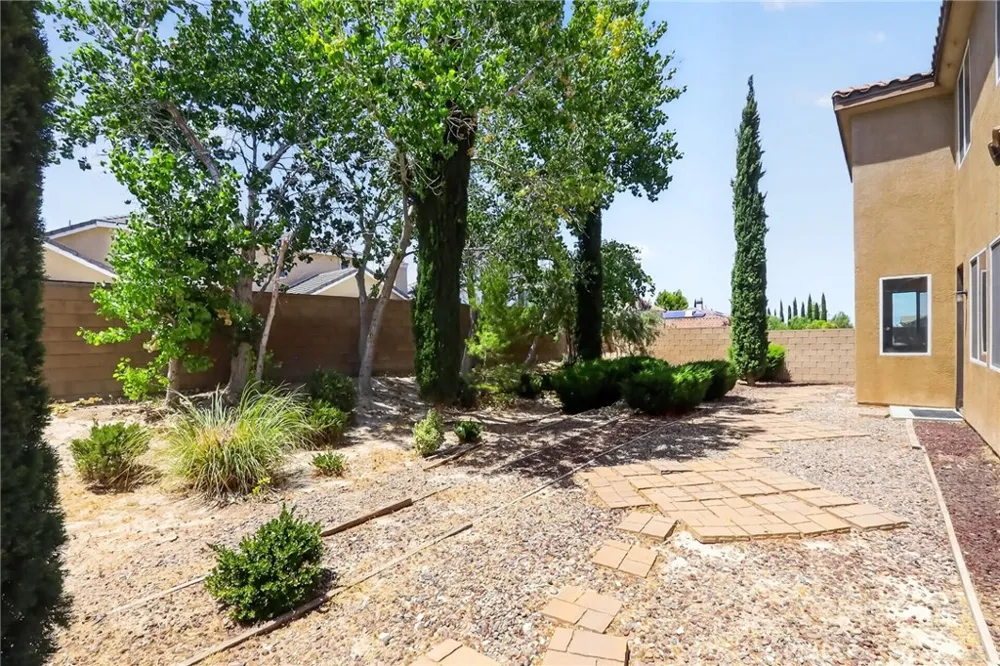 42437 71st W Lancaster, CA 93536
