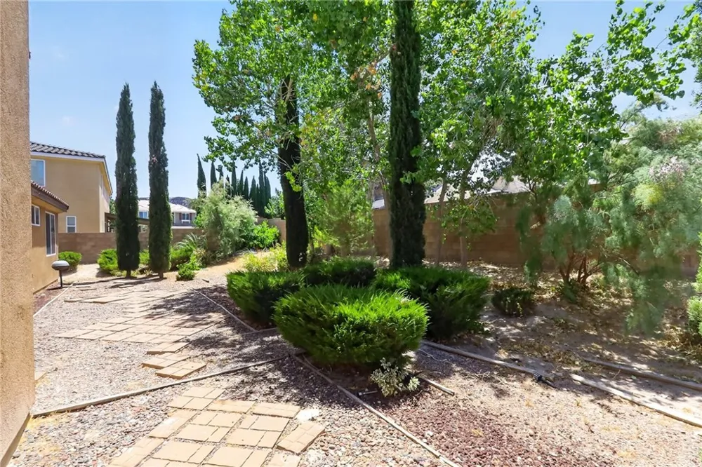 42437 71st W Lancaster, CA 93536