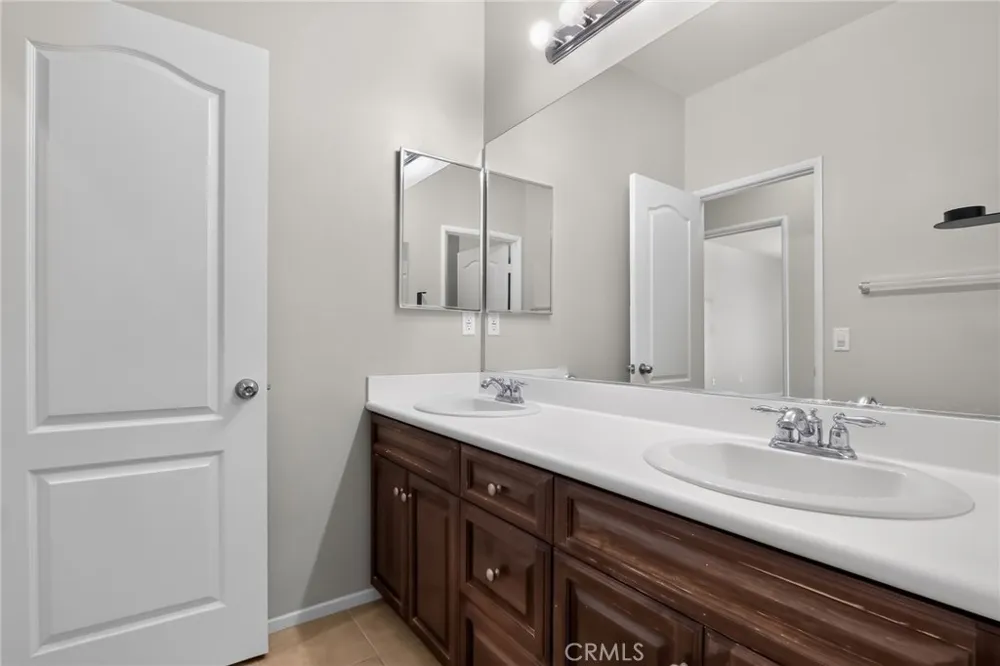 42437 71st W Lancaster, CA 93536