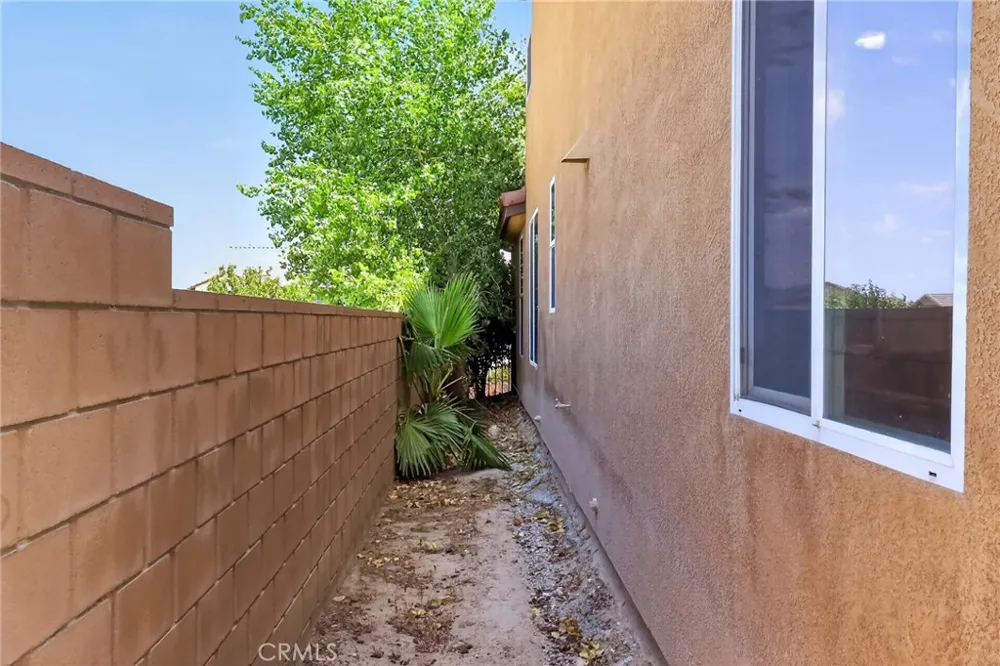 42437 71st W Lancaster, CA 93536