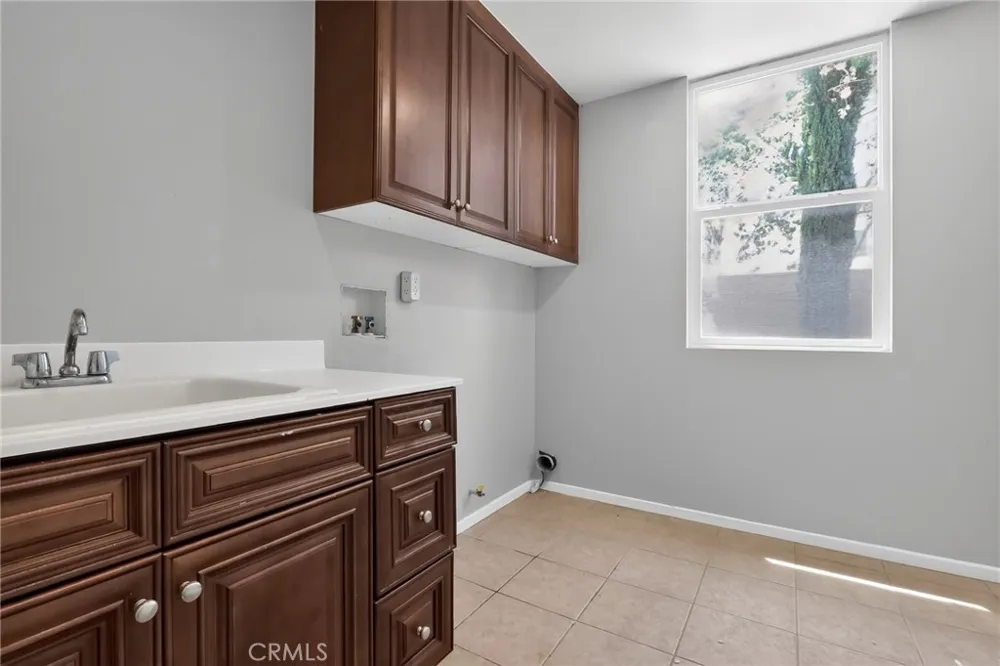 42437 71st W Lancaster, CA 93536