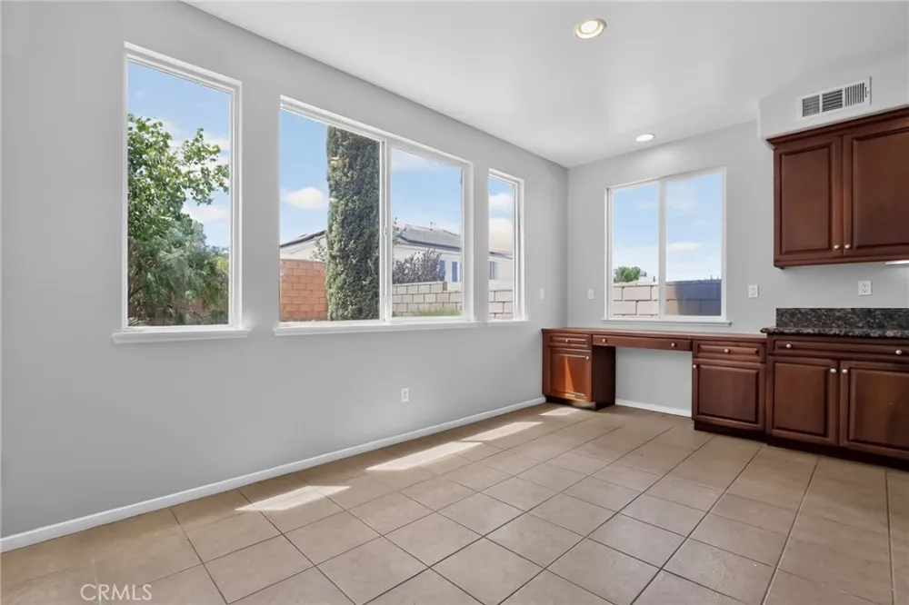 42437 71st W Lancaster, CA 93536