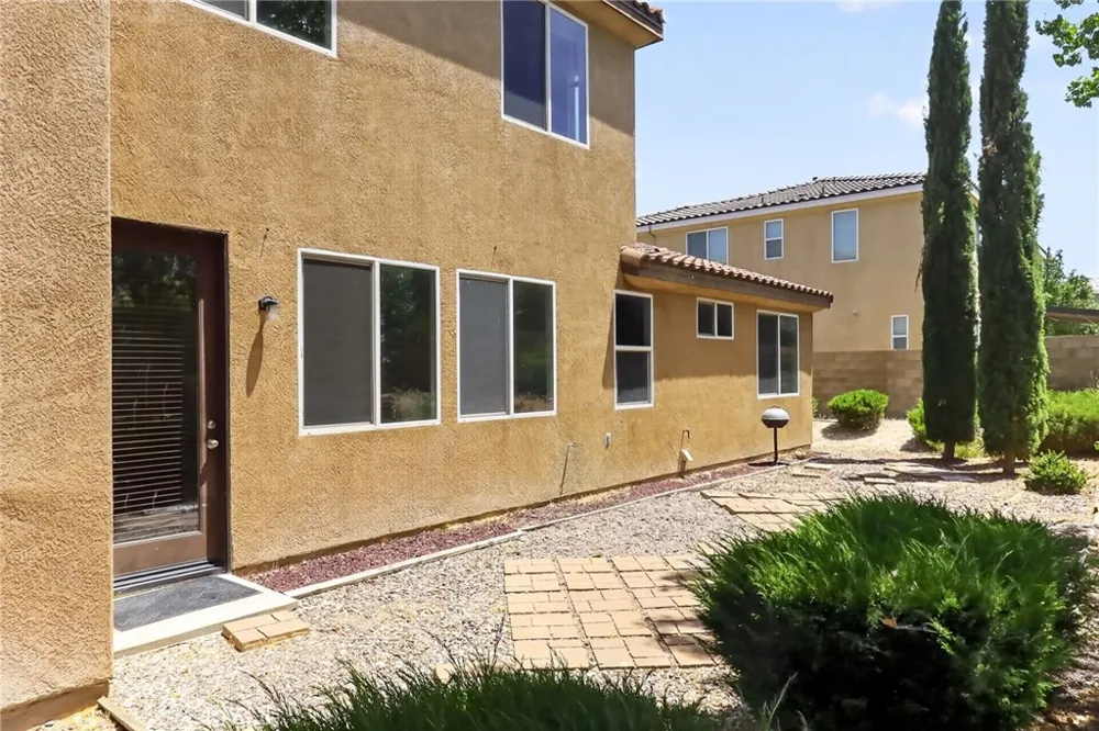 42437 71st W Lancaster, CA 93536