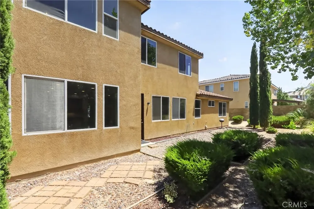 42437 71st W Lancaster, CA 93536