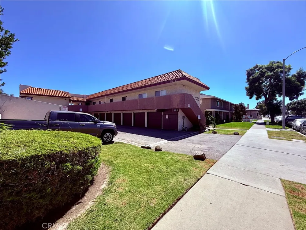 3300 W Orange Avenue #6 Anaheim, CA 92804