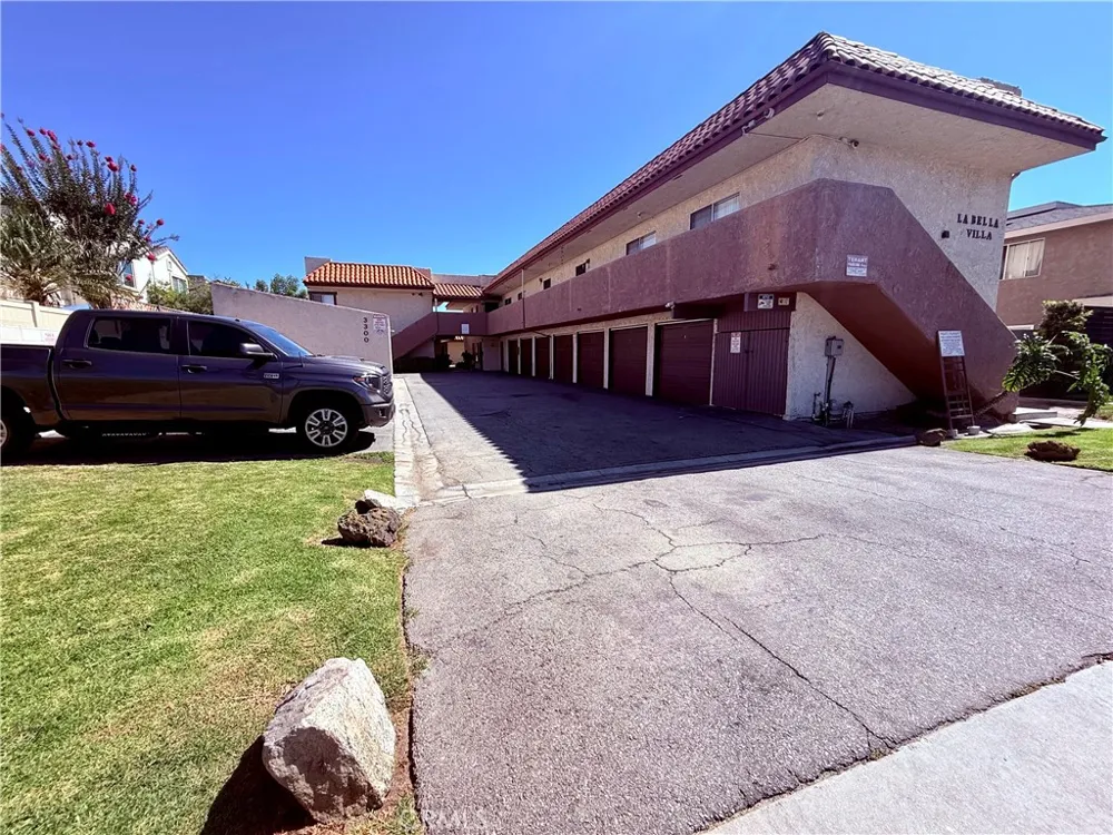 3300 W Orange Avenue #6 Anaheim, CA 92804