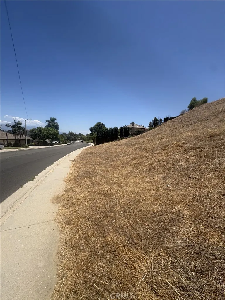 25451 Huron Loma Linda, CA 92354
