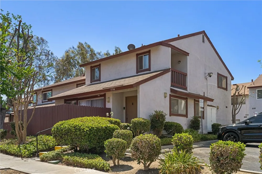 1734 Bradbury Drive #74 Montebello, CA 90640