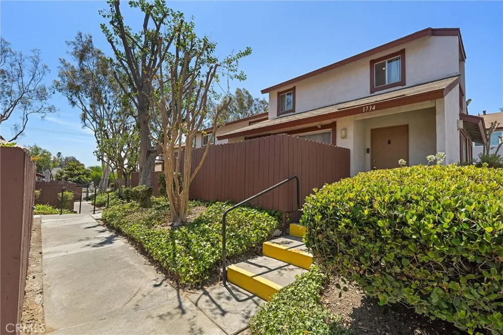 1734 Bradbury Drive #74 Montebello, CA 90640
