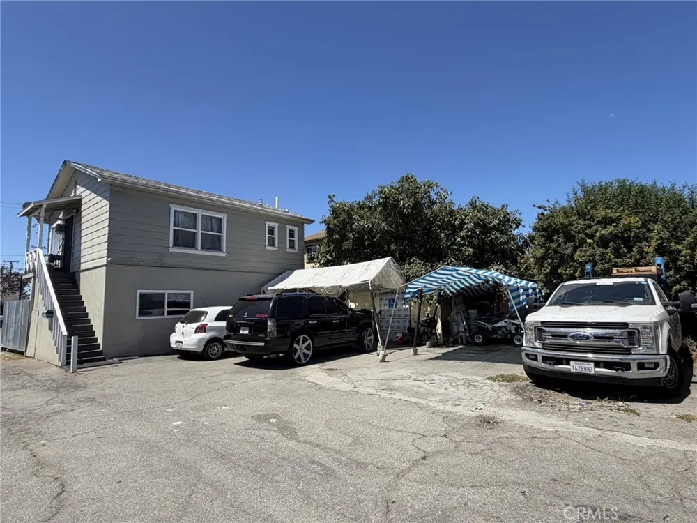 1735 W Washington Santa Ana, CA 92706