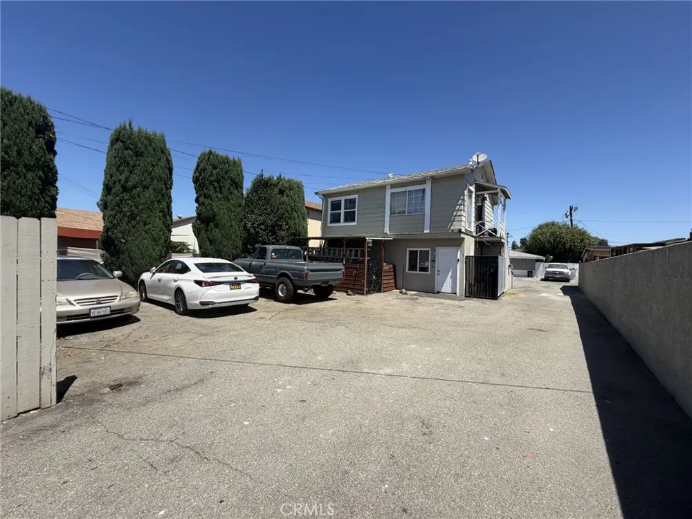 1735 W Washington Santa Ana, CA 92706
