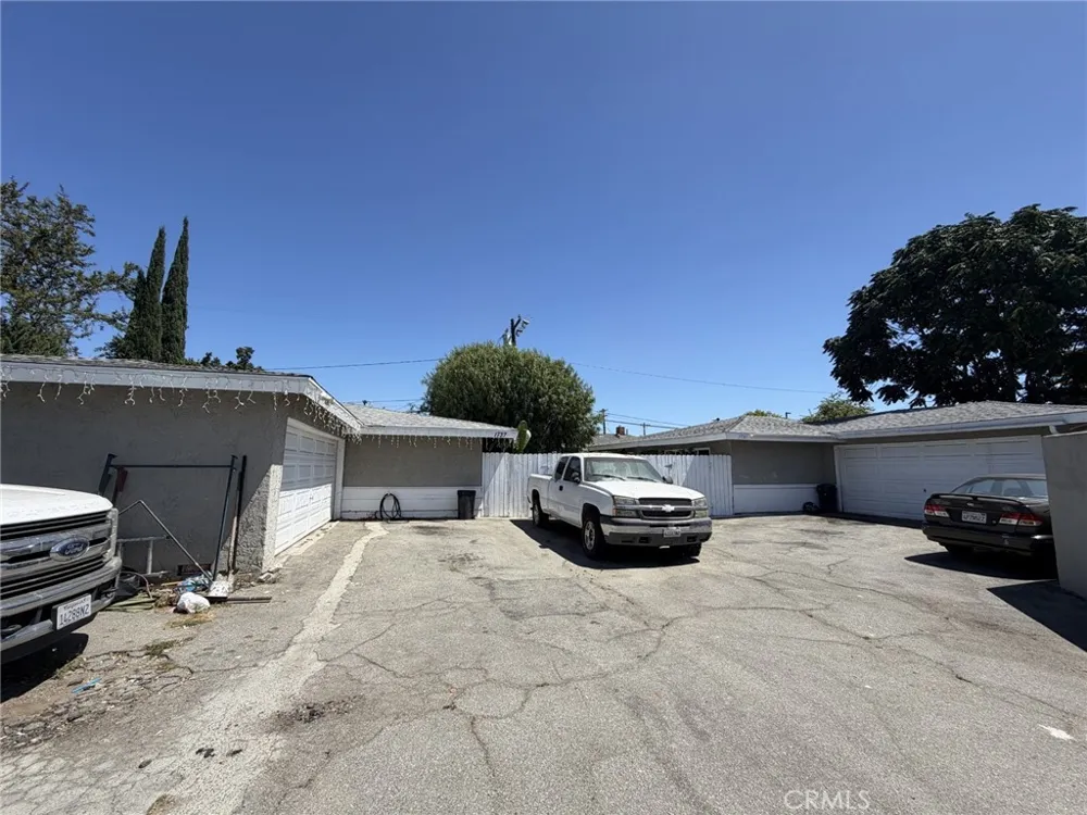 1735 W Washington Santa Ana, CA 92706