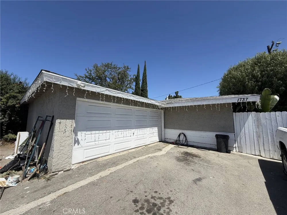 1735 W Washington Santa Ana, CA 92706