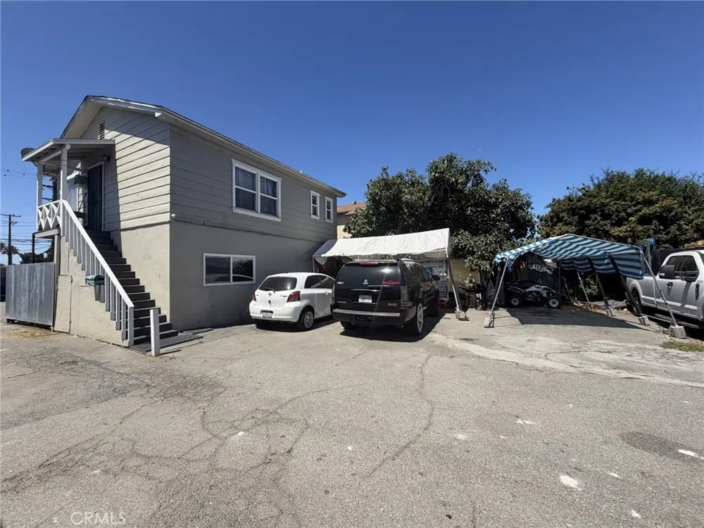 1735 W Washington Santa Ana, CA 92706