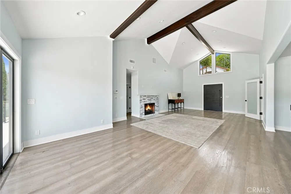 6002 Graciosa Los Angeles, CA 90068