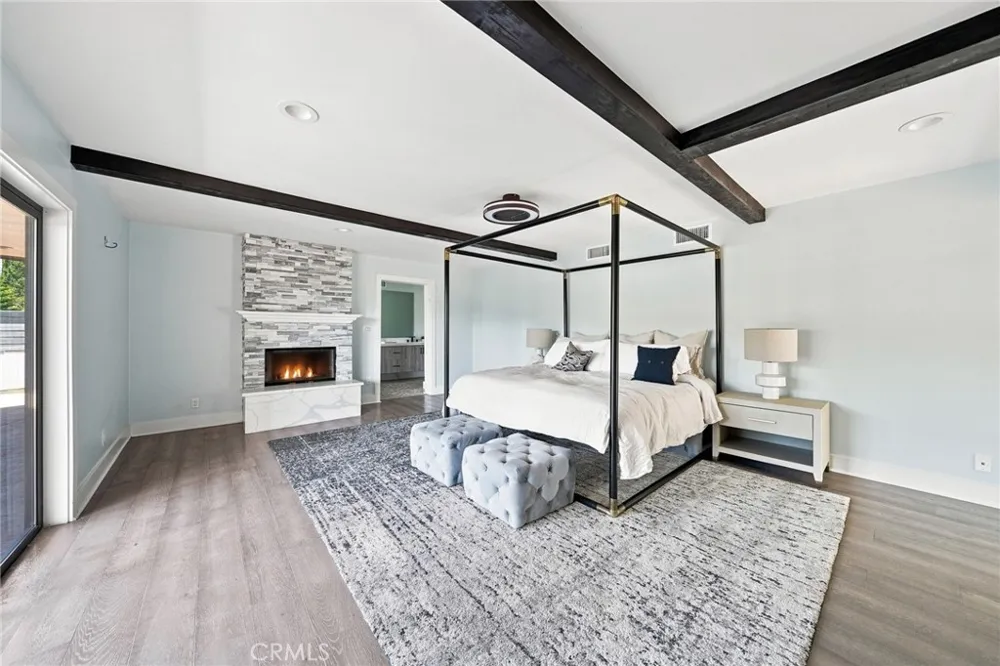 6002 Graciosa Los Angeles, CA 90068