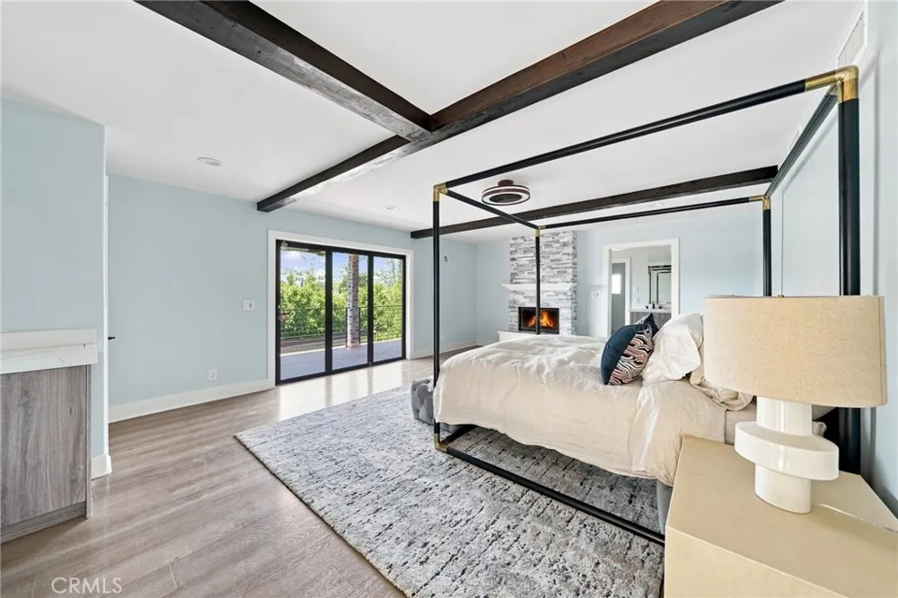 6002 Graciosa Los Angeles, CA 90068