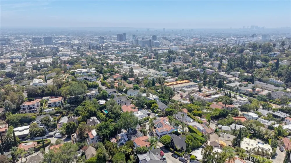 6002 Graciosa Los Angeles, CA 90068