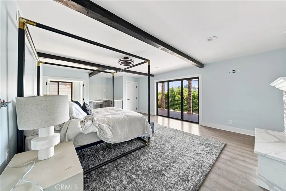 6002 Graciosa Los Angeles, CA 90068