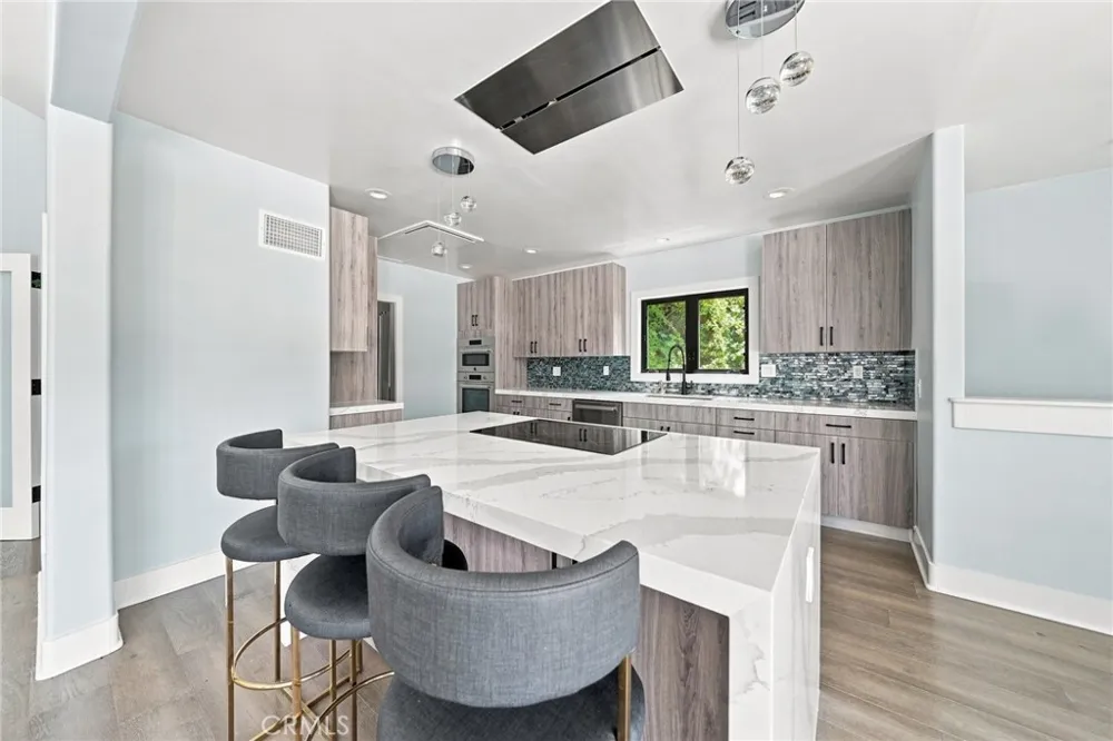 6002 Graciosa Los Angeles, CA 90068