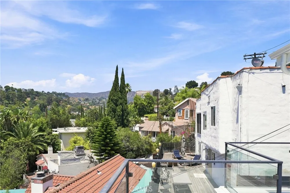 6002 Graciosa Los Angeles, CA 90068