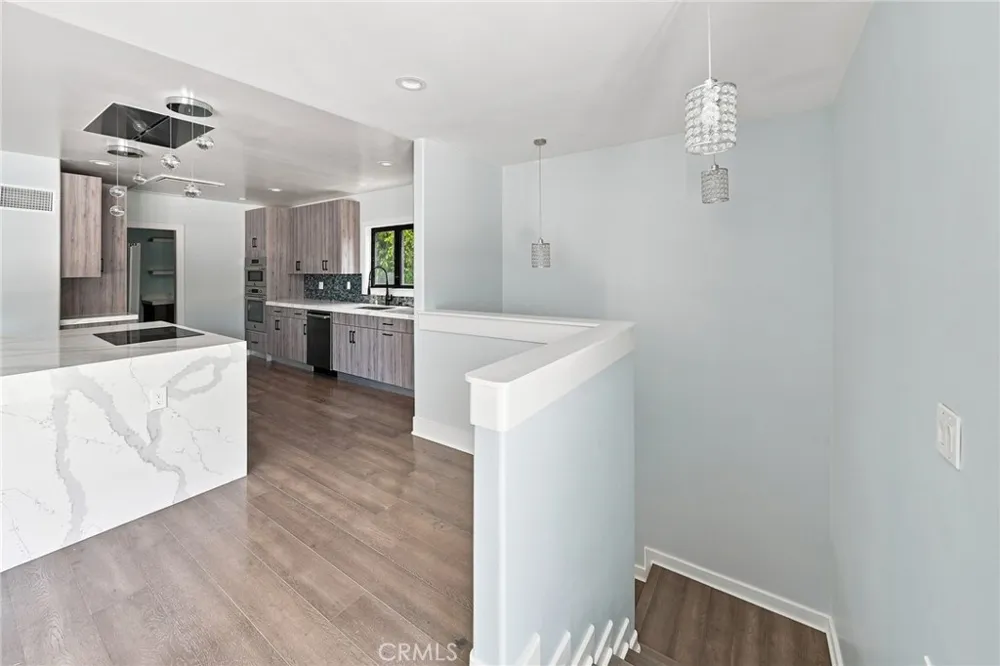 6002 Graciosa Los Angeles, CA 90068
