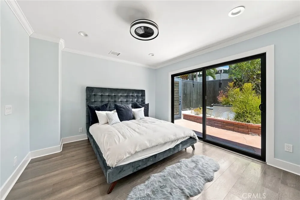 6002 Graciosa Los Angeles, CA 90068