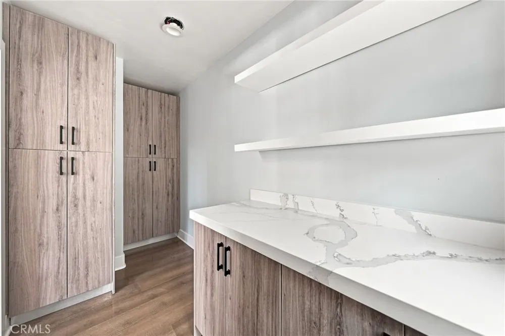 6002 Graciosa Los Angeles, CA 90068