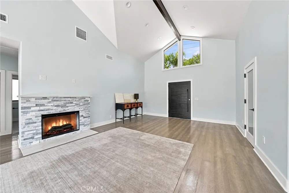 6002 Graciosa Los Angeles, CA 90068