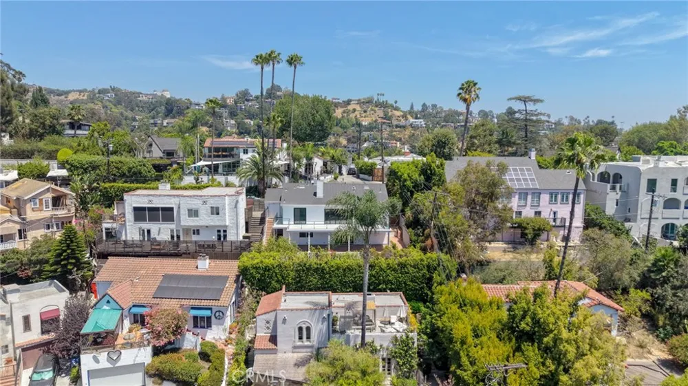 6002 Graciosa Los Angeles, CA 90068