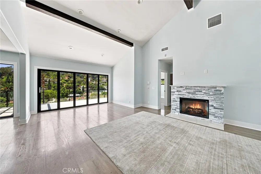 6002 Graciosa Los Angeles, CA 90068