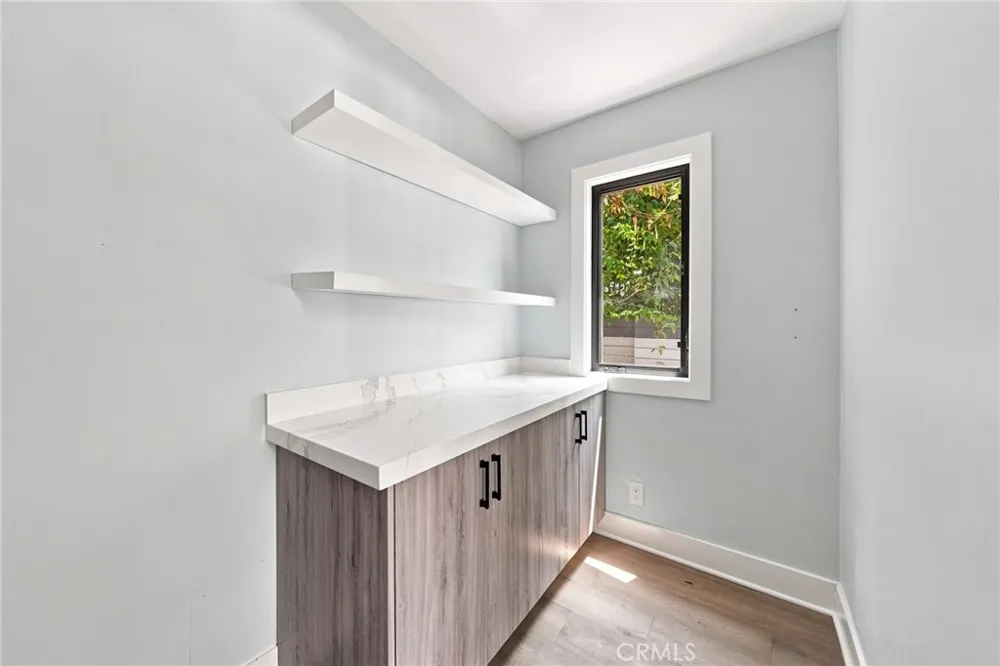 6002 Graciosa Los Angeles, CA 90068