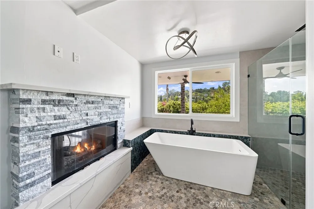 6002 Graciosa Los Angeles, CA 90068
