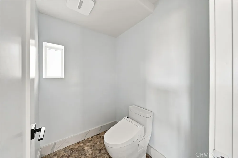 6002 Graciosa Los Angeles, CA 90068