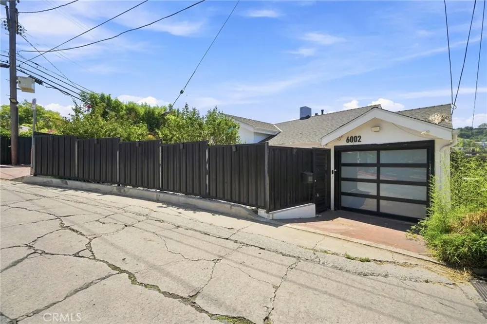 6002 Graciosa Los Angeles, CA 90068