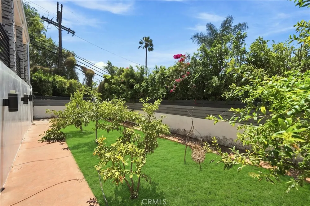 6002 Graciosa Los Angeles, CA 90068