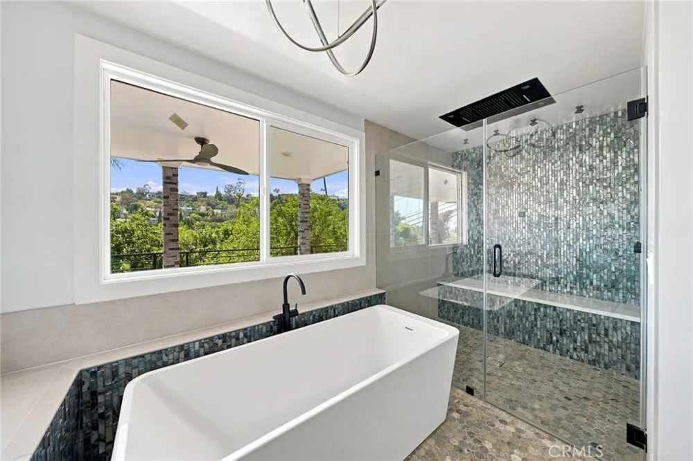 6002 Graciosa Los Angeles, CA 90068