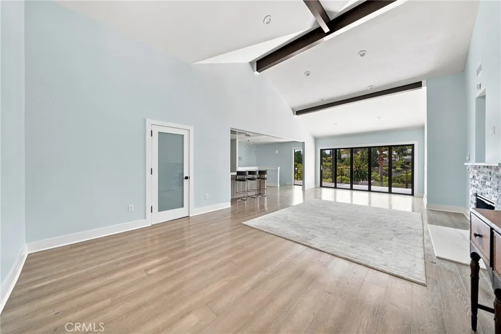 6002 Graciosa Los Angeles, CA 90068